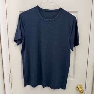 Lululemon Men’s Short Sleeve Crewneck T Shirt Size Medium Navy Blue Comfy Layers